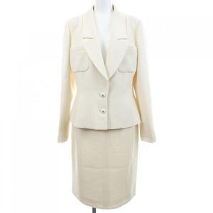 Vintage Chanel P04436v03875 95C Suit
